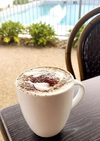 Mackay Oceanside Central Hotel Official